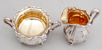 SOCKERSKÅL OCH GRÄDDKANNA, silver, importstämplar. Vikt ca 287 g.