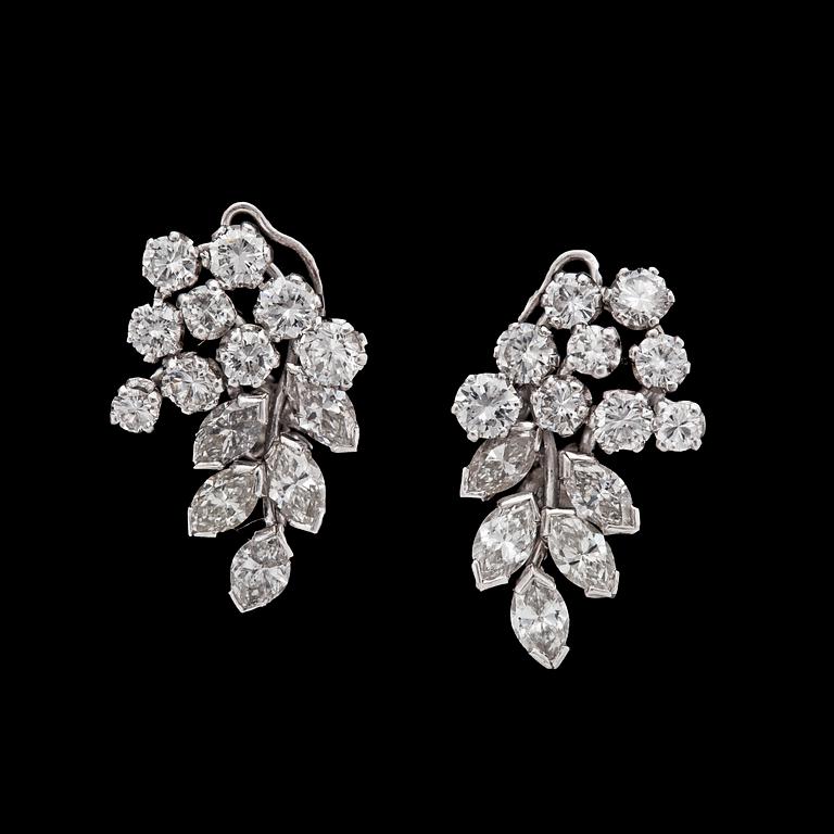 A pair of brilliant-and drop cut navette cut diamond earrings, tot. app. 2.30 cts.