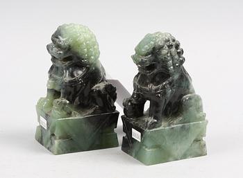 FIGURINER, ett par, sten, ostasien, sent 1900-tal.