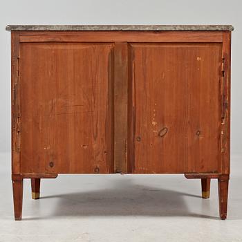 BYRÅ, sengustaviansk stil, 1900-talets första hälft.