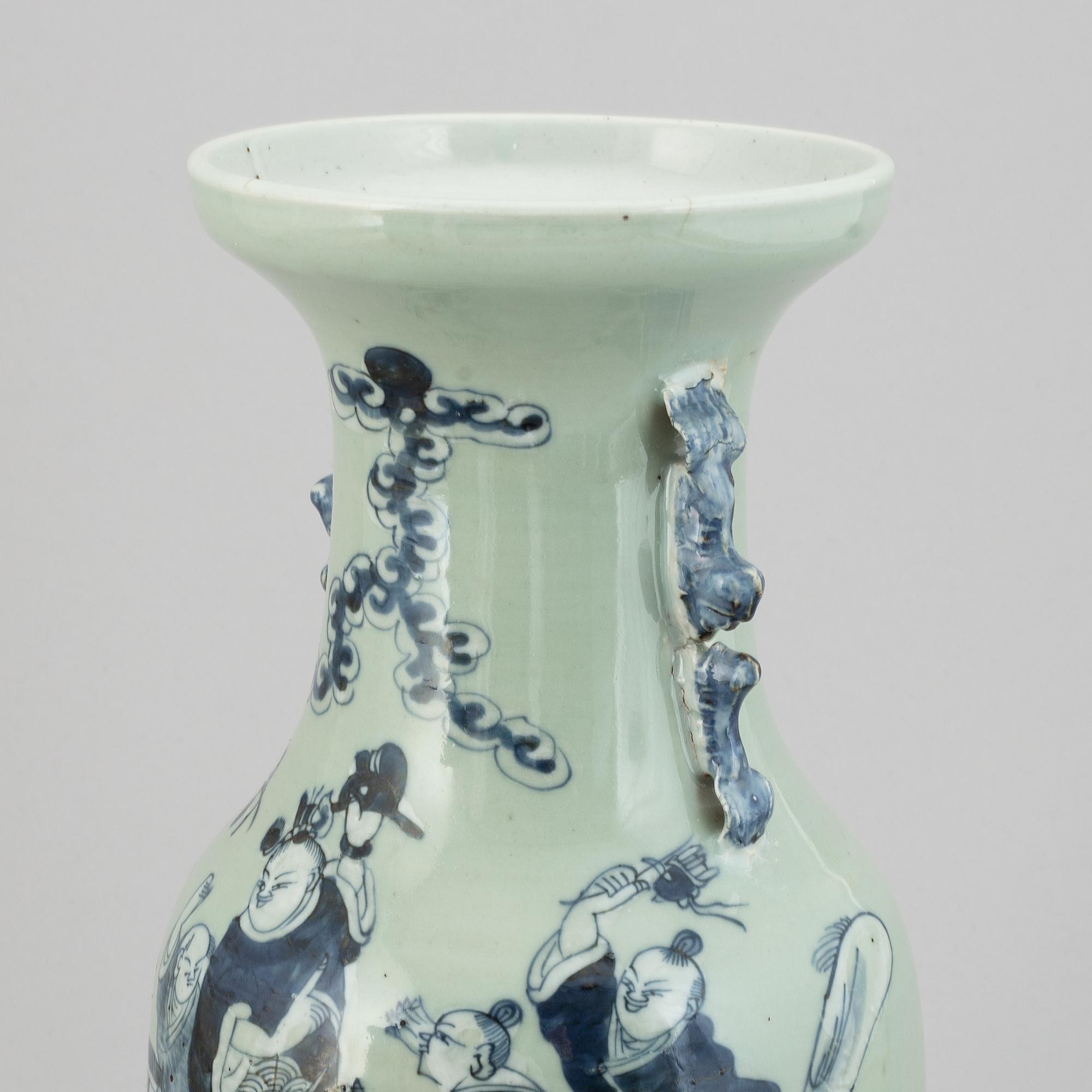 Vaser, ett par, porslin. Kina, 1900-tal.