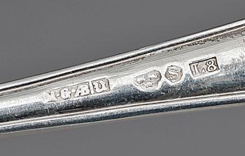 SMÖRKNIVSTÄLL samt TESKEDAR, 8+7, silver, bl a W A Bolin, Stockholm 1940-tal. Tot vikt ca 260 g.