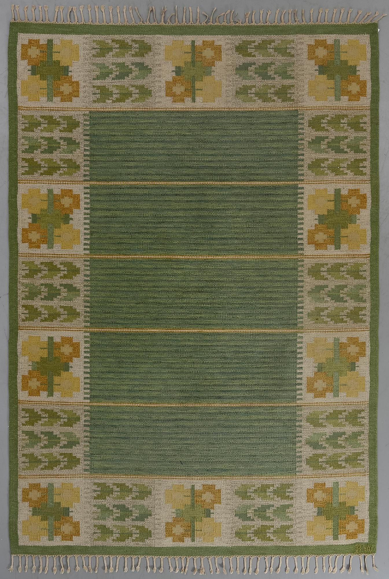 MATTA, rölakan, signerad BW (Berit Woelfer), 1900-talets andra hälft, ca 286 x 199 cm.