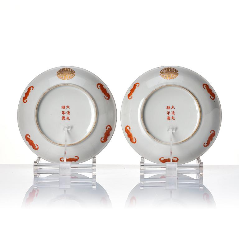 A pair of enamelled pink ground plates, Qing dynasty, Guangxu mark and period (1875-1908).