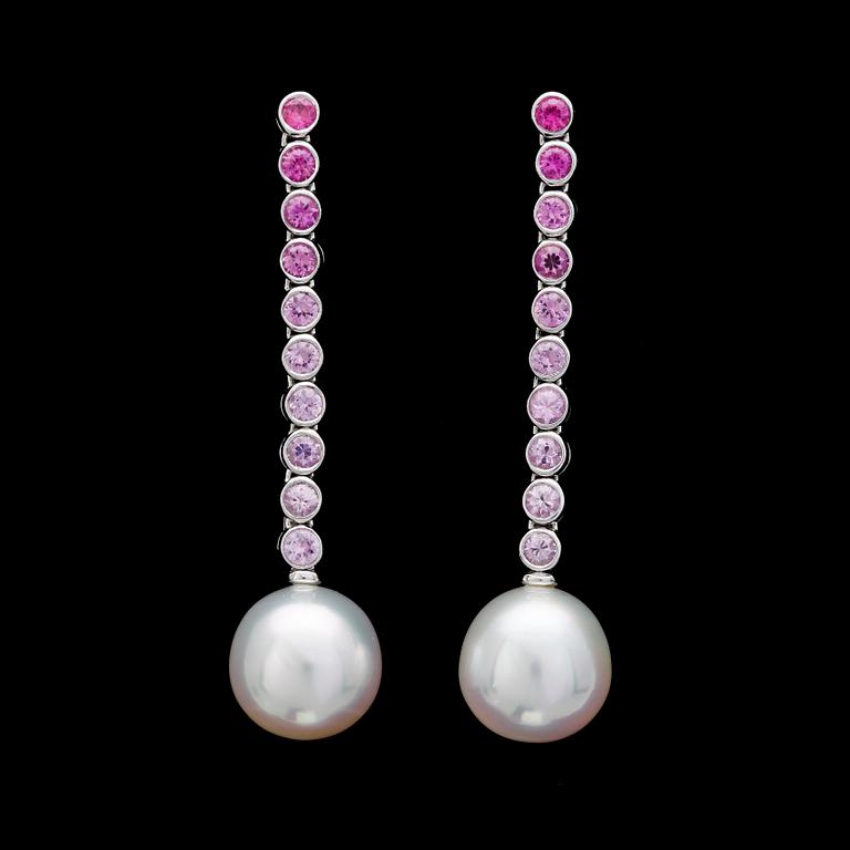 EARRIGNS, pink sapphires and cultured fresh water pearl, 10,7 mm.