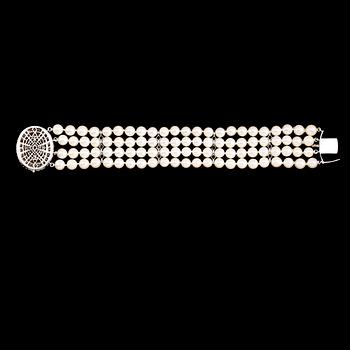 ARMBAND, 14 k vitguld, odlade pärlor, safirer tot ca 4.65 ct.