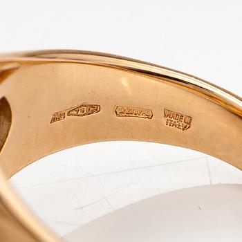 Bulgari, An 18K gold ring "Parentesi" with a green quartz and ca. 0.70 ct of brilliant cut diamonds in total.