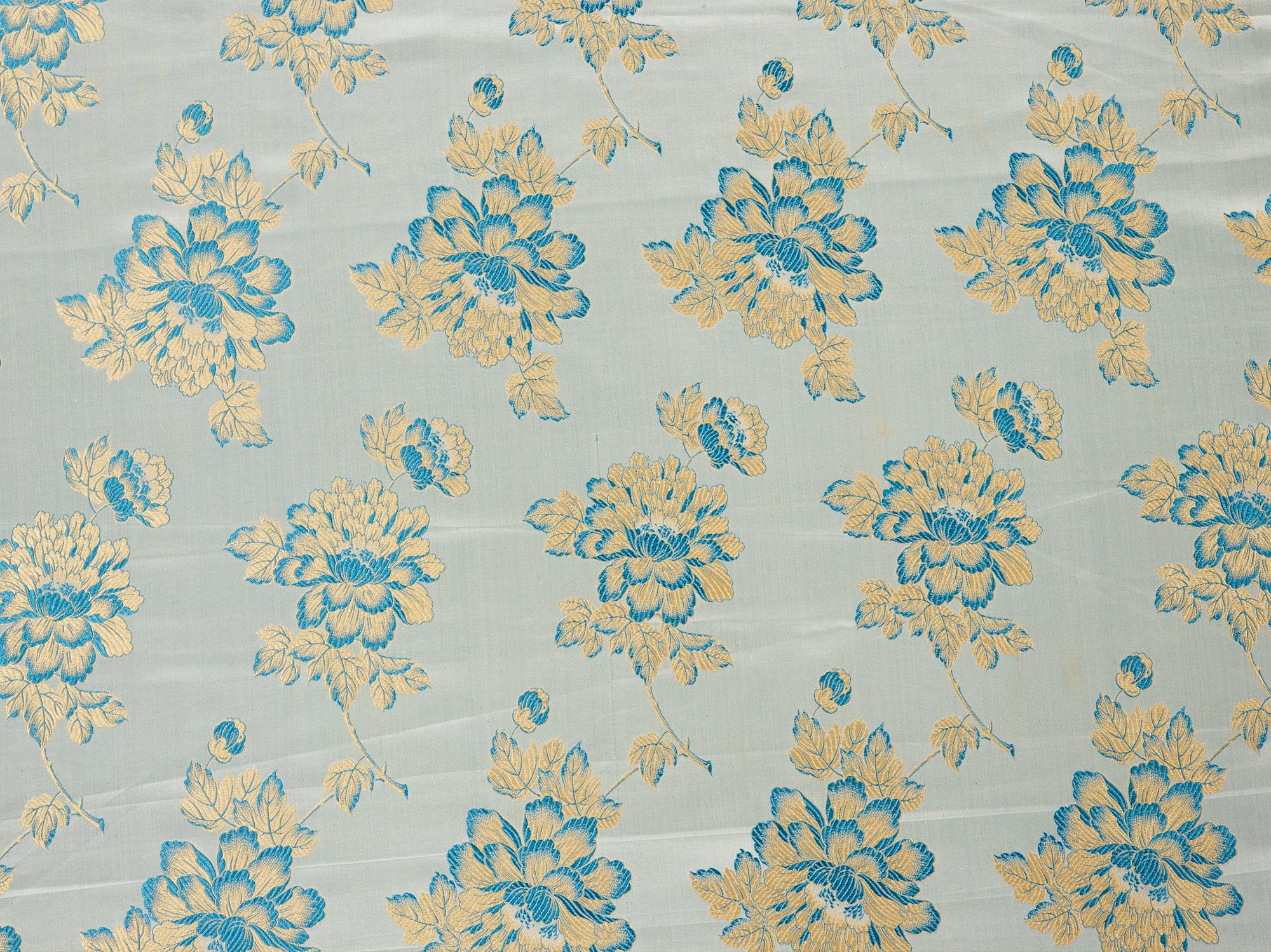 Three Chinese silk fabric rolls. 341,5 x 69 cm, 899 x 68 cm and 1290 x 68,5 cm.