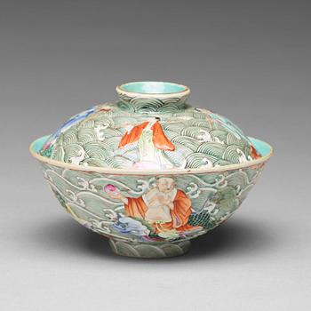 857. A famille rose enamelled cup with cover, Qing dynasty, 19th Century.