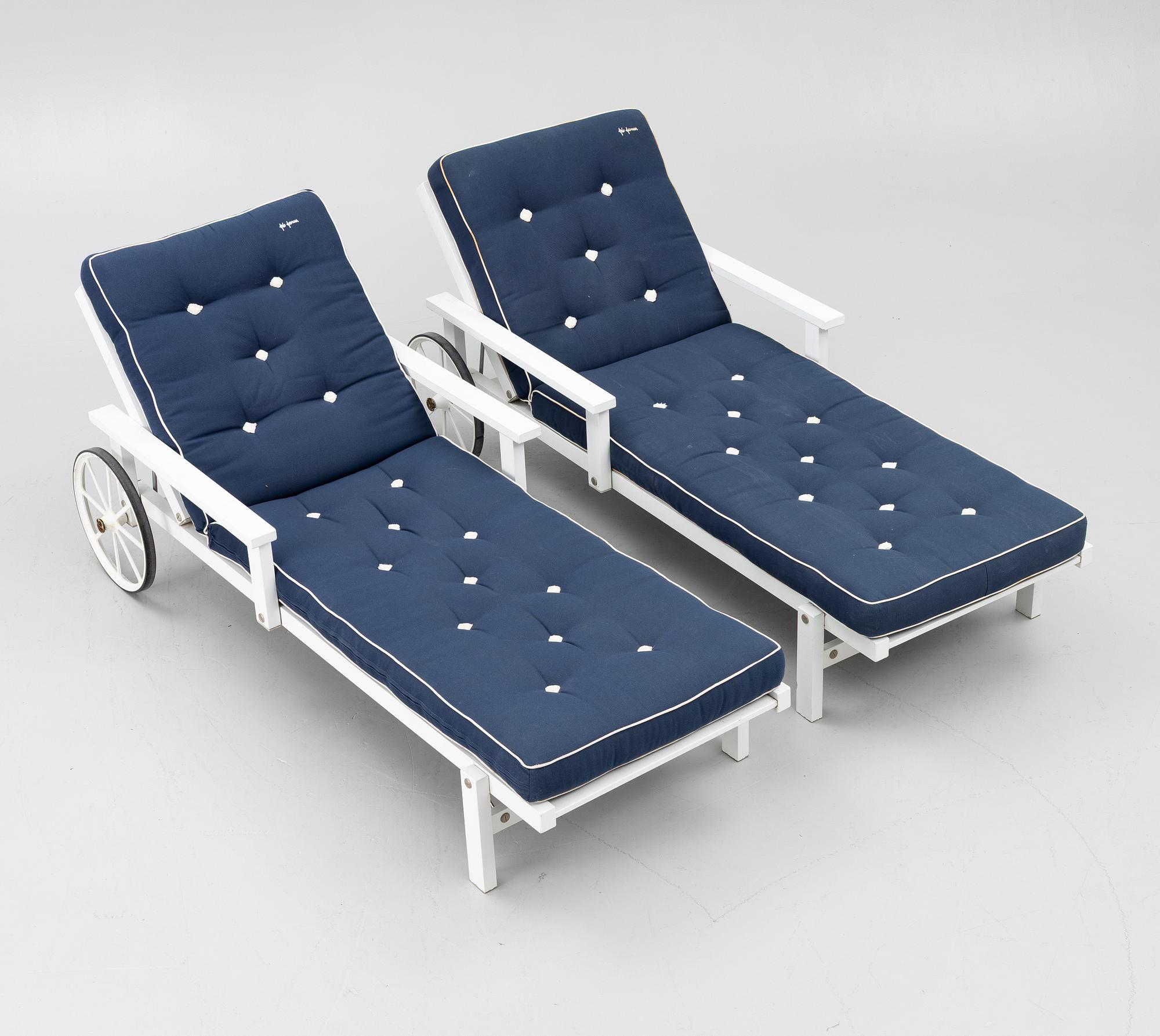 Elsa Stackelberg, Sun loungers, a pair, Fri Form, late 20th Century.