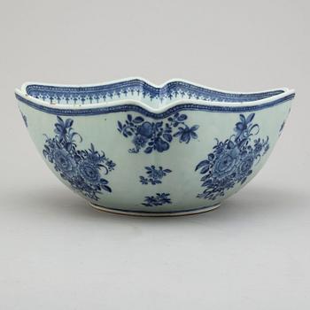 A blue and white saladiere, Qing dynasty, Qianlong (1736-95).