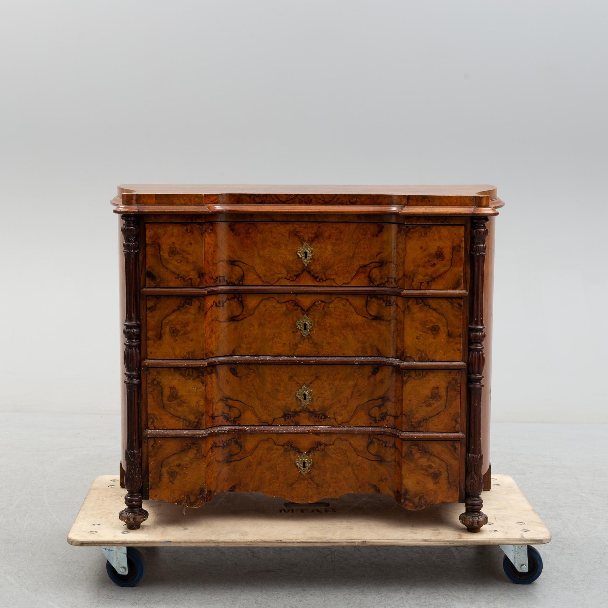 A CHEST OF DRAWERS, late 19th century.
