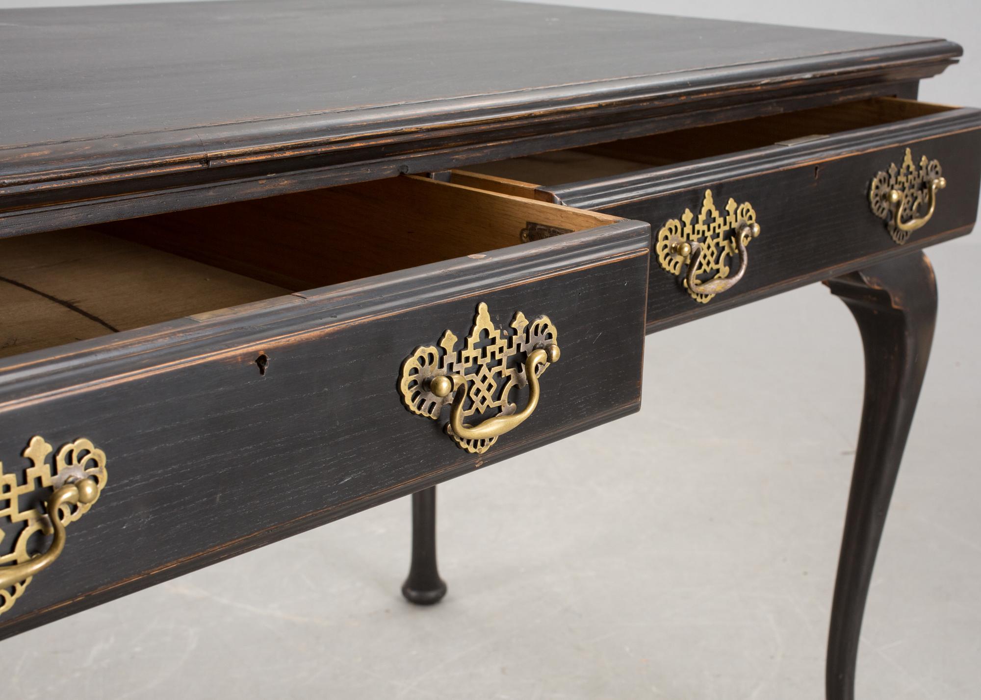 SKRIVBORD, George III-stil, 1900-talets första hälft, signerat.