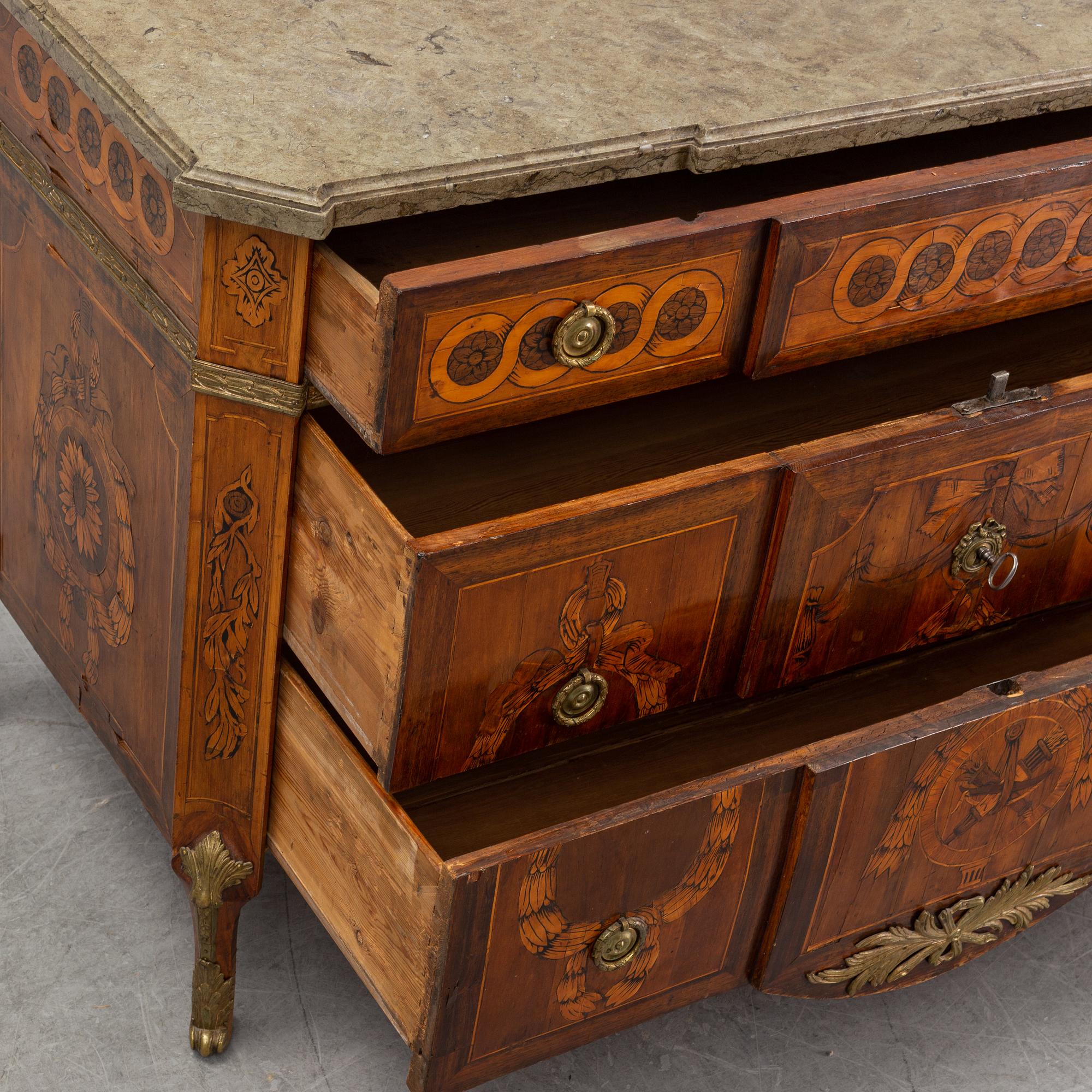 Jonas Hultsten, A Gustavian chest of drawers in the manner of Jonas Hultsten.