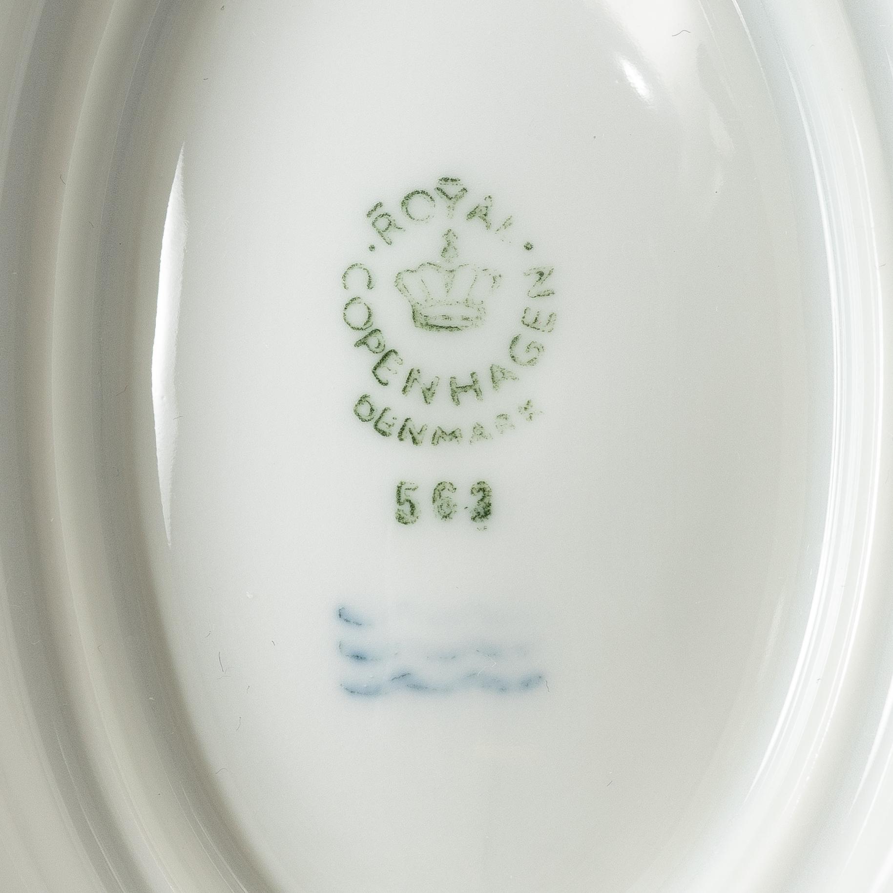 Bing & Grøndahl, mat- och kaffeservis, porslin, 69 delar, "Elegance", Danmark.