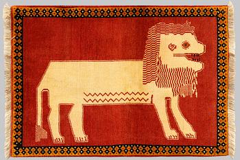 A Qashqai rug, approx. 137 x 95 cm.