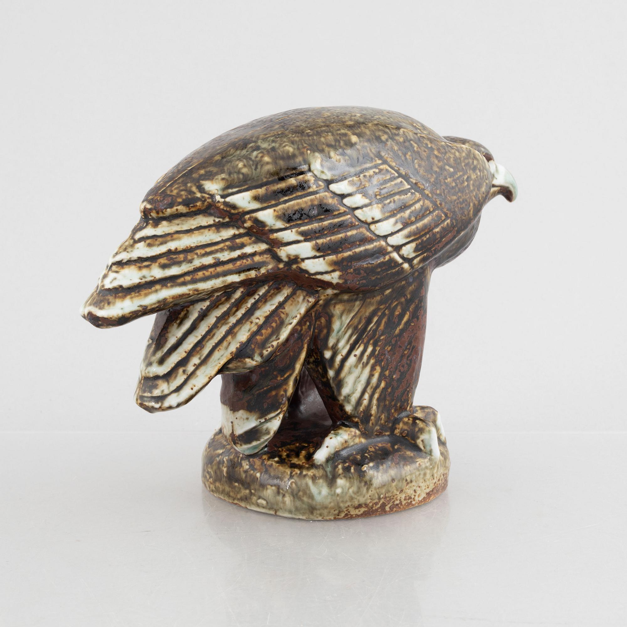 Lisa Larson, figurin, "Kungsörn", WWF i samarbete med Nordiska Kompaniet, Gustavsberg, 1975-87.