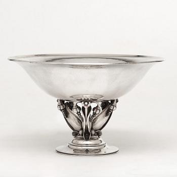 Gundorph Albertus, A Gundorph Albertus sterling bowl, Georg Jensen, Copenhagen 1925-32, design 468 B.