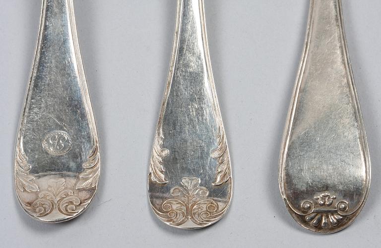BESTICKSDELAR, 13 delar, silver, bl.a. Möllenborg, 1832. Gammal fransk modell.