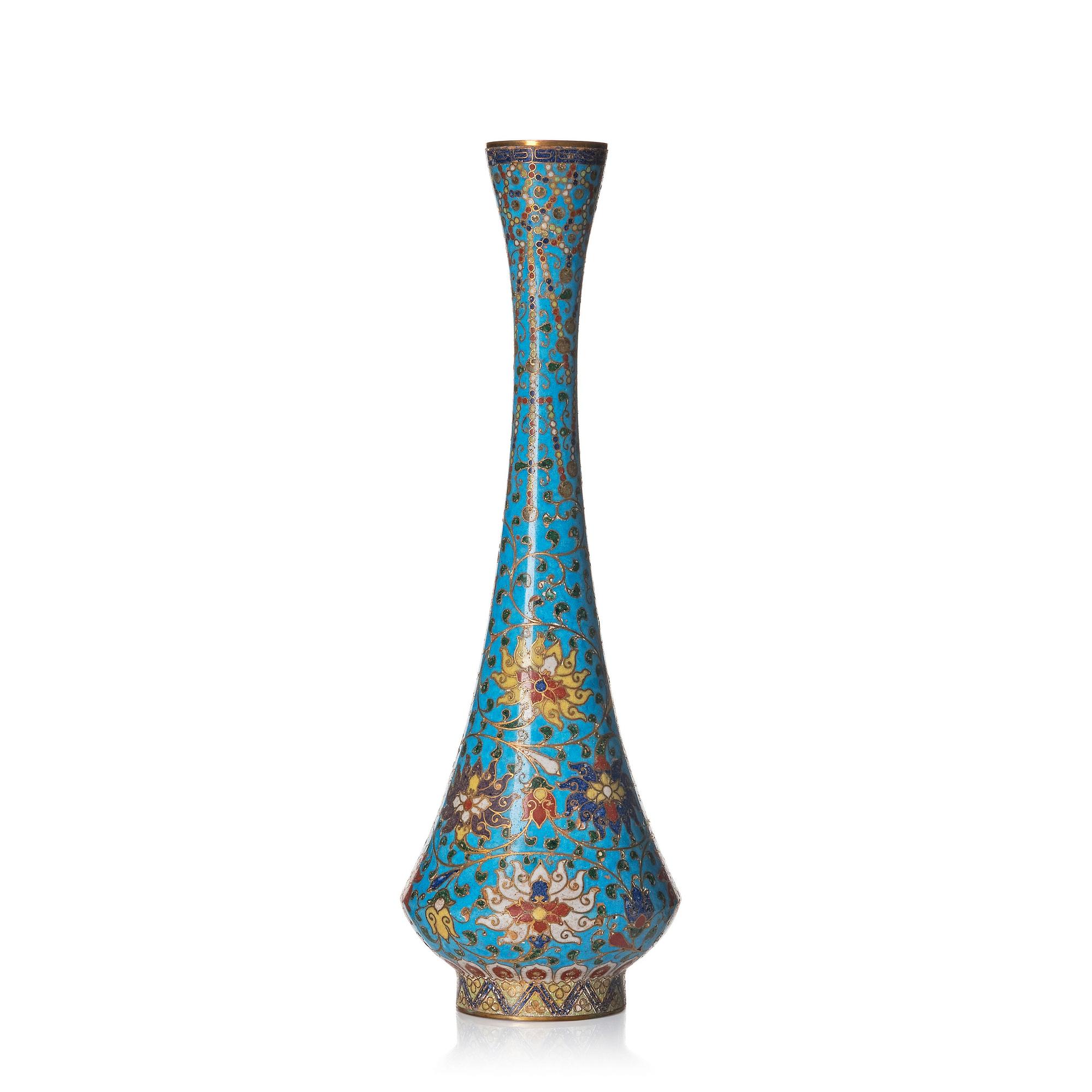 Vas, cloisonné. Sen Mingdynasti/tidig Qingdynasty.