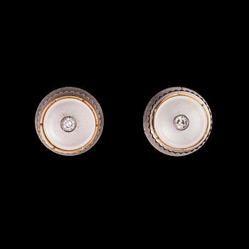 FRACKKNAPPAR, 2 st, 18K guld, små diamanter, pärlemor samt vitmetall. A. Tillander 1966. Vikt tot. ca 3,5 g.