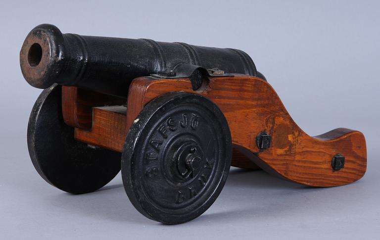 SALUTKANON, gjutjärn, STAFSJÖ BRUK.