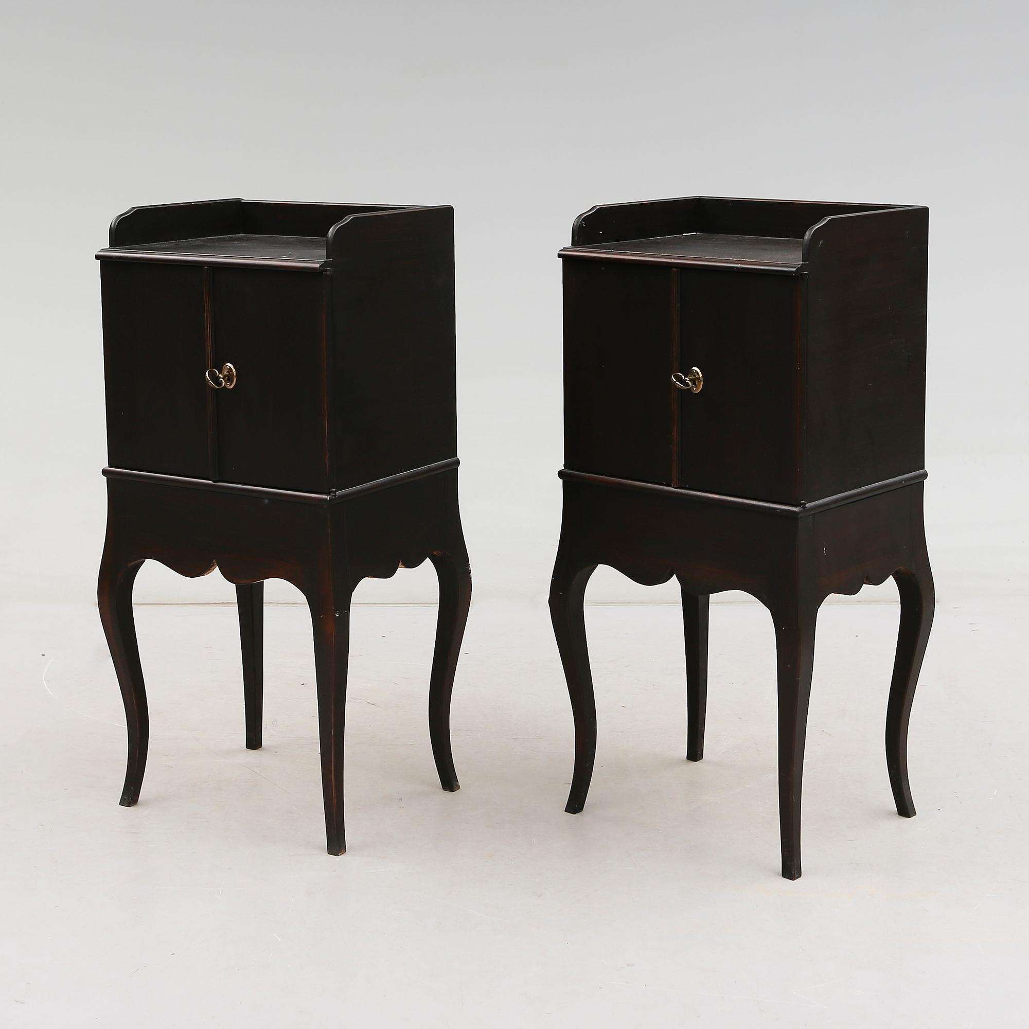 SÄNGBORD, 1 par, rokokostil, för Nationalmuseum, 1900-talets andra hälft.