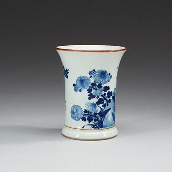 A blue and white brush pot, Qing dynasty, Kangxi (1662-1722).