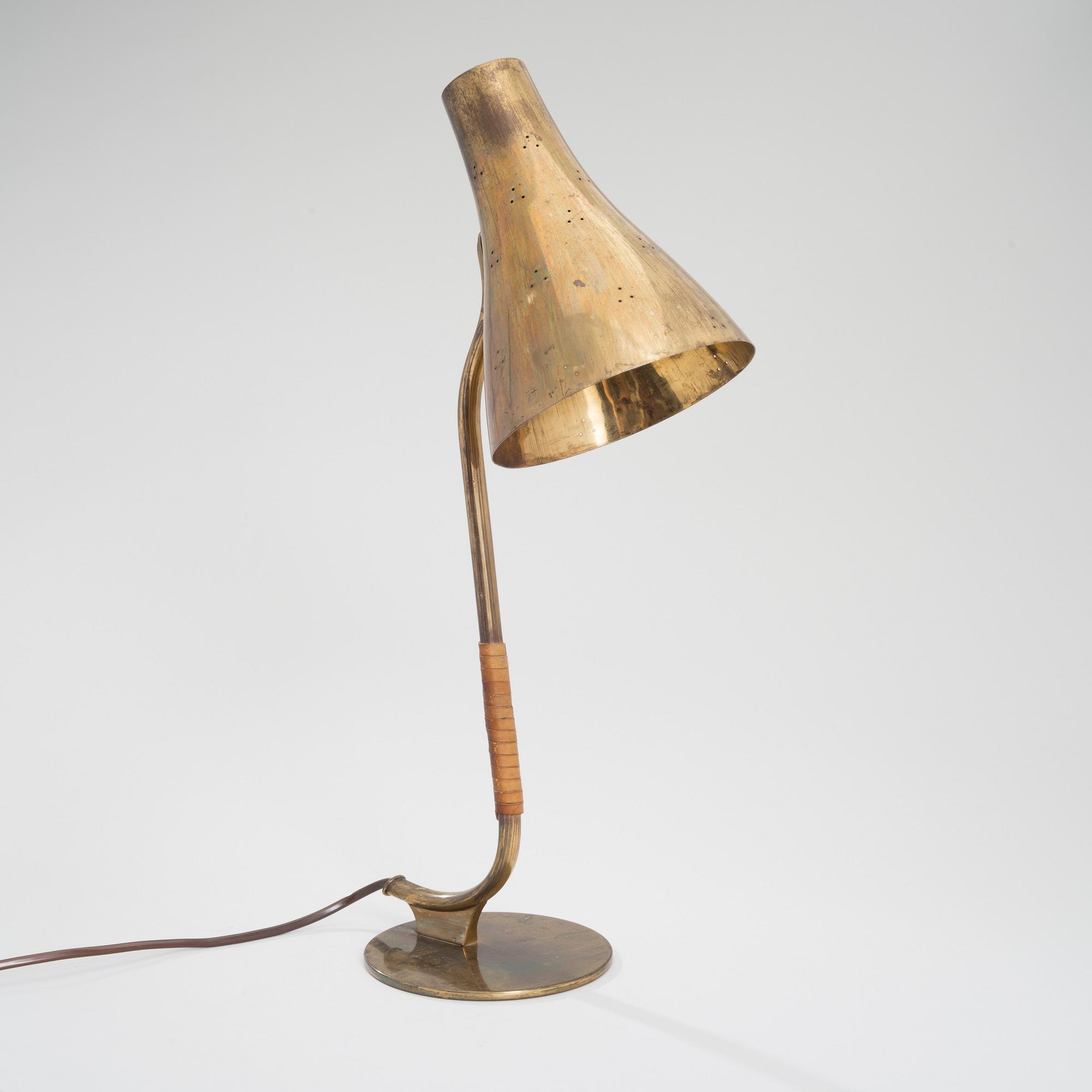 PAAVO TYNELL, PÖYTÄVALAISIN, 9212. Valmistaja Taito, 1940-luku.