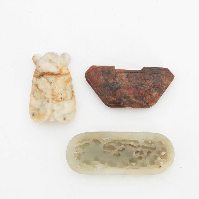 Amuletter, tre stycken, nefrit, Kina.