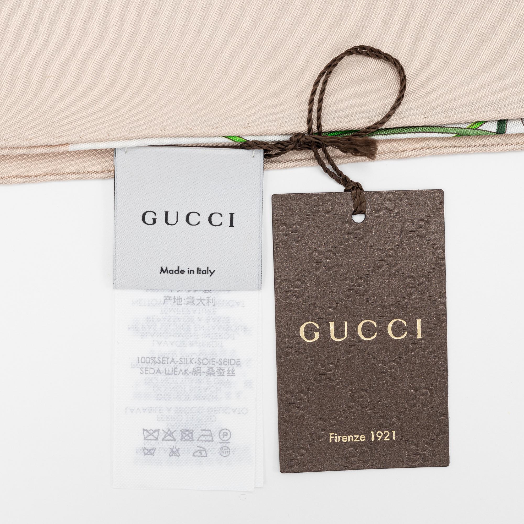 Gucci, a 'Flora' twill silk scarf.