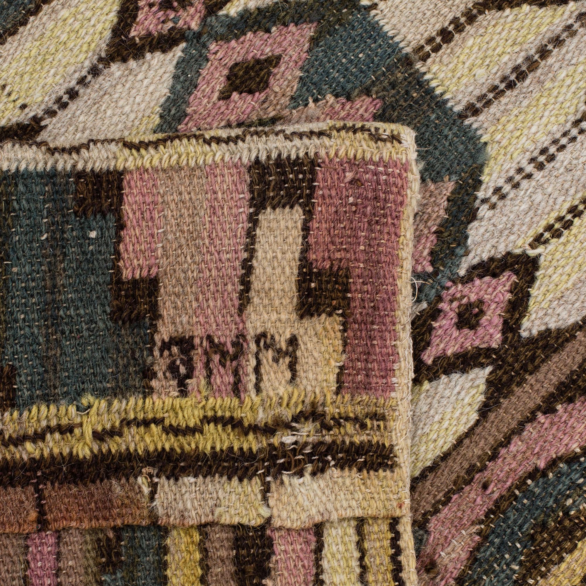 DRAPERIER. "Skära tulpaner". Rölakan. 198 x 88 cm/styck. En signerad MMF.