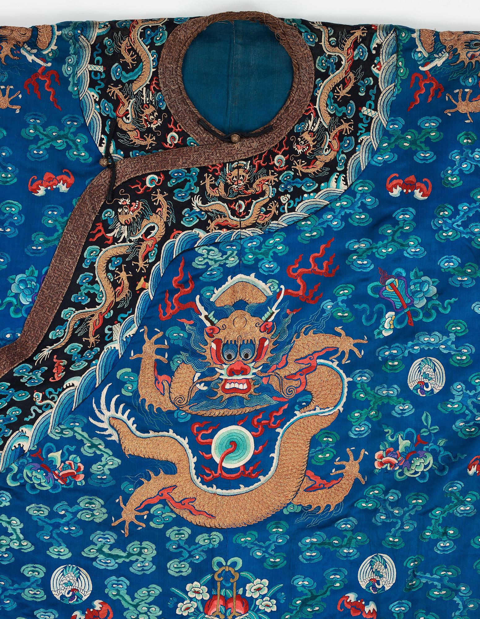 A Chinese embrodiered coat, late Qing dynasty, circa 1900.