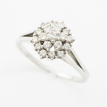 Ring, 18K white gold with brilliant-cut diamonds.