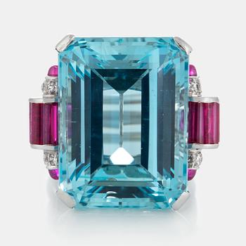 1127. A ring set with a step-cut aquamarine with a weight of ca 35 cts and step-cut rubies ca 1.50 cts.