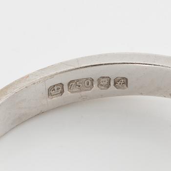 Ring 18K vitguld med vita stenar.