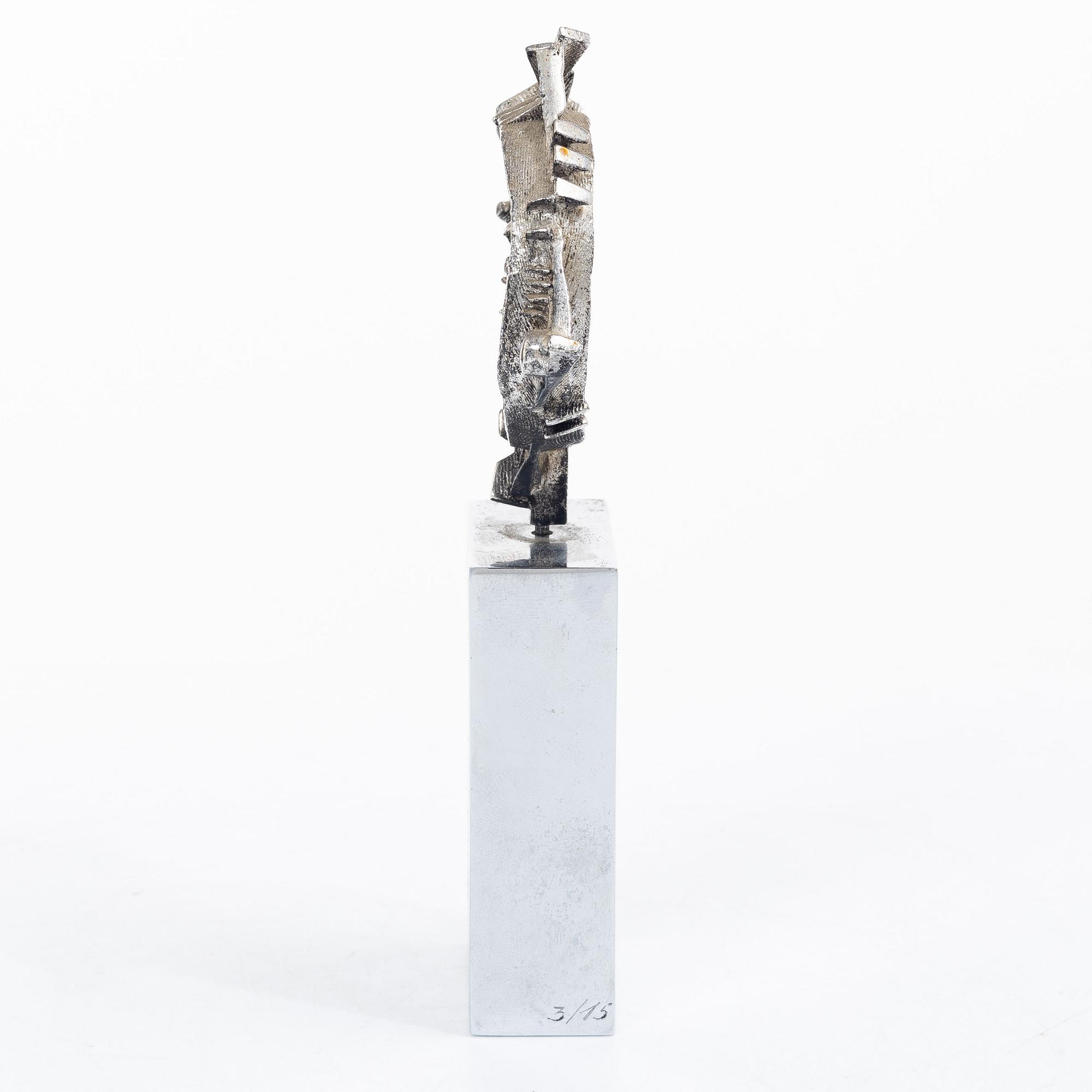 Arnaldo Pomodoro, "Piccola scultura".
