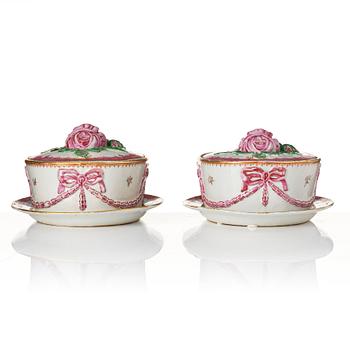 A pair of famille rose 'Export porcelain' tureens with covers, Qing dynasty, 18th century.