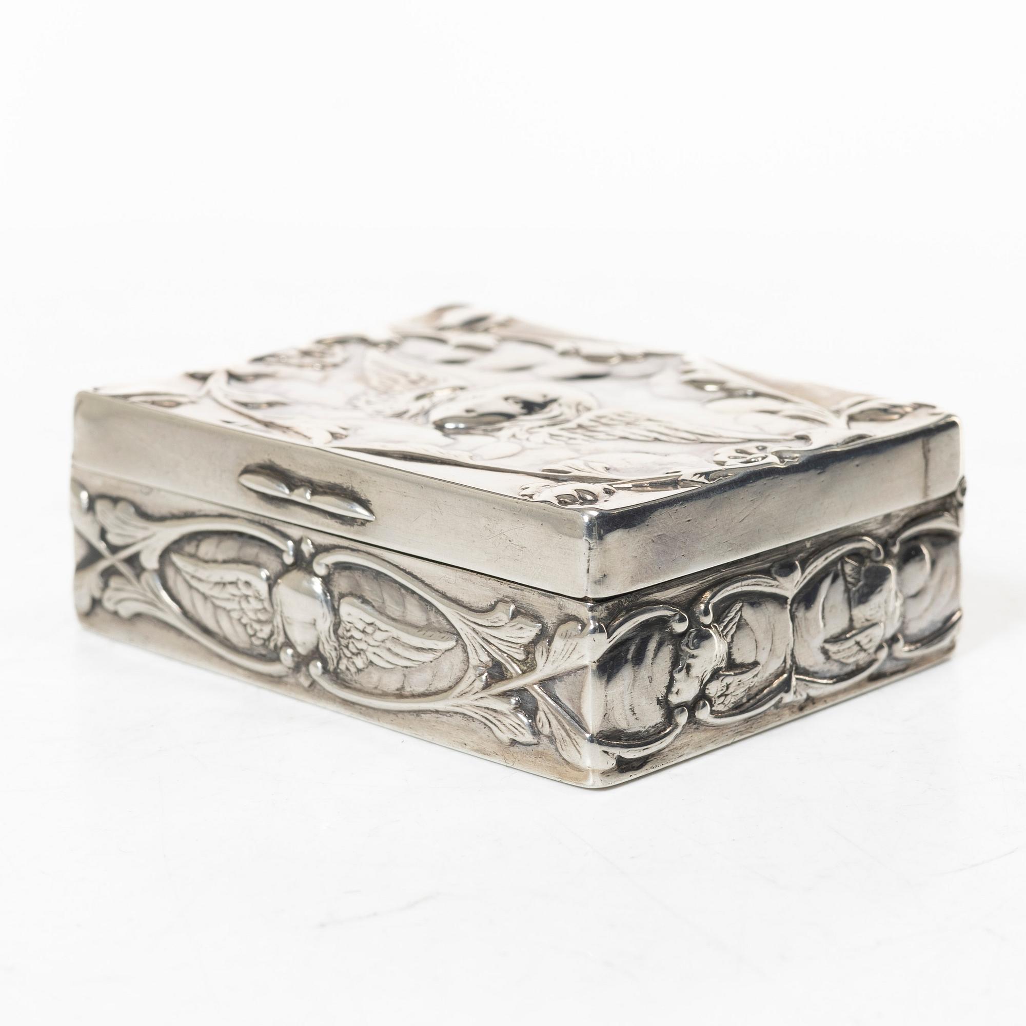 William Comyns & Sons, box, silver, London 1895.