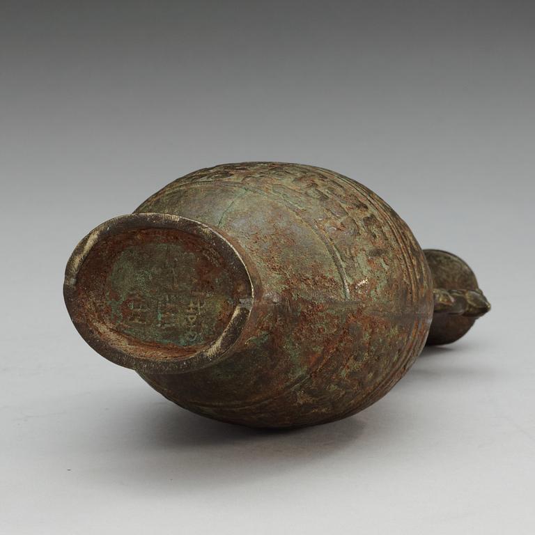 VAS, brons. Arkaiserande, Ming dynastin (1368-1644) eller äldre.