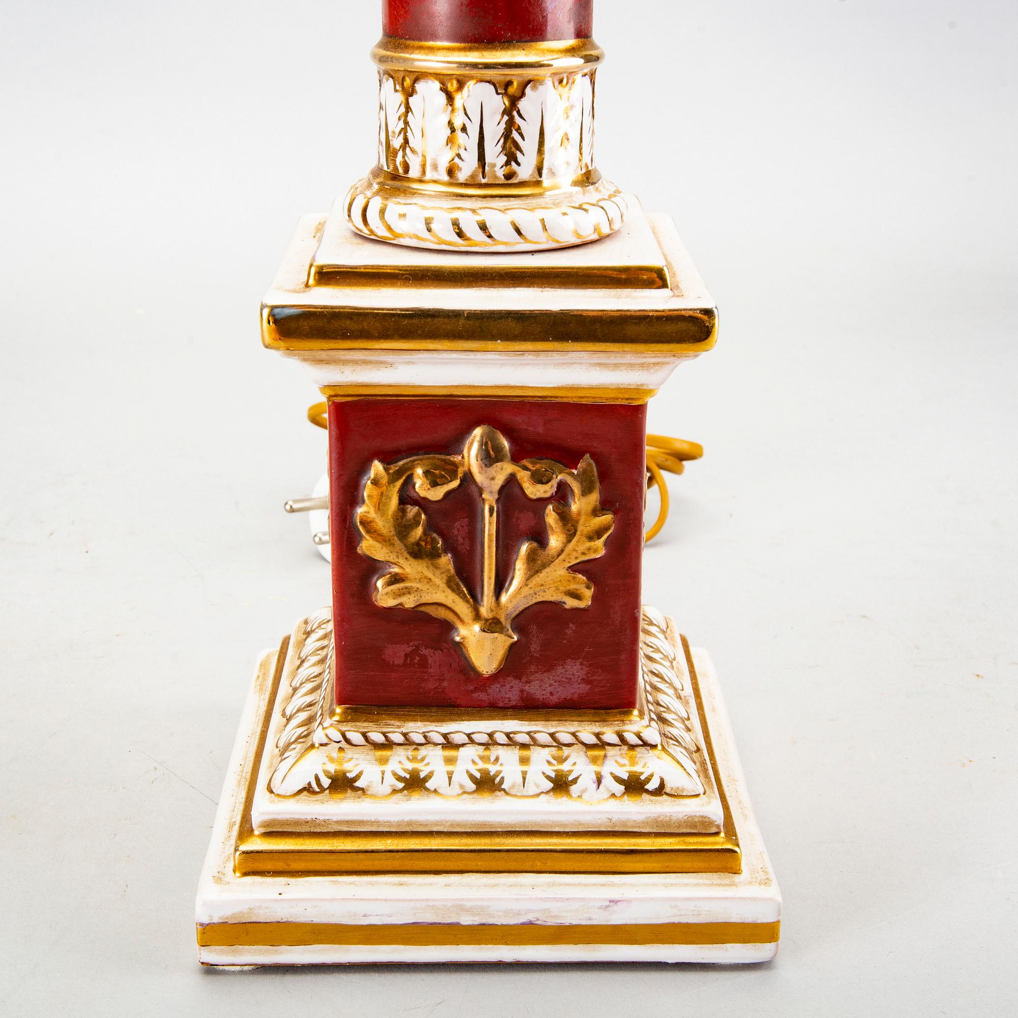 Bordslampa, porslin, Italien, 1900-talets andra hälft.
