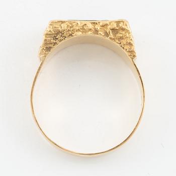 Björn Weckström, ring "Goldstone", 18K gold and copper ore. Lapponia 1979.