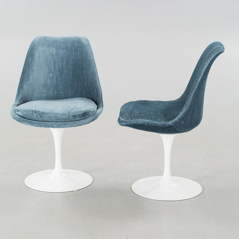 Two "Tulip" chairs by Eero Saarinen for Knoll international, second half of the 20th century.