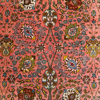 A Tbriz carpet of Safavid 'vase' design, approx. 397x295 cm.