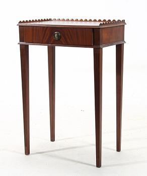 LAMPBORD, ett par, engelsk stil, 1900-tal.