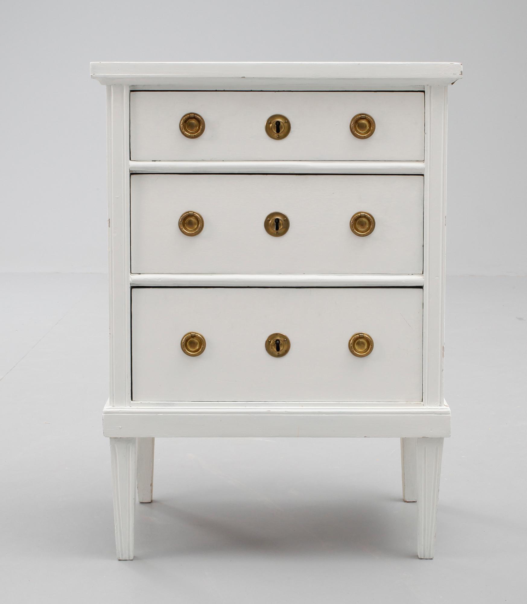 BYRÅ, sengustaviansk stil, omkring 1900.