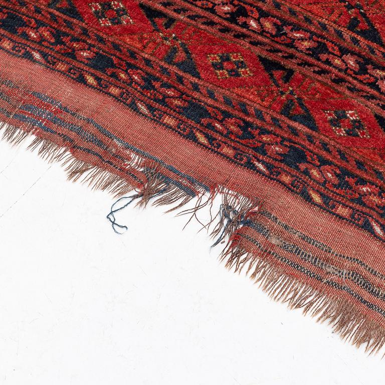 An antique carpet, Ersari, Afghanistan, ca 426 x 311 cm.