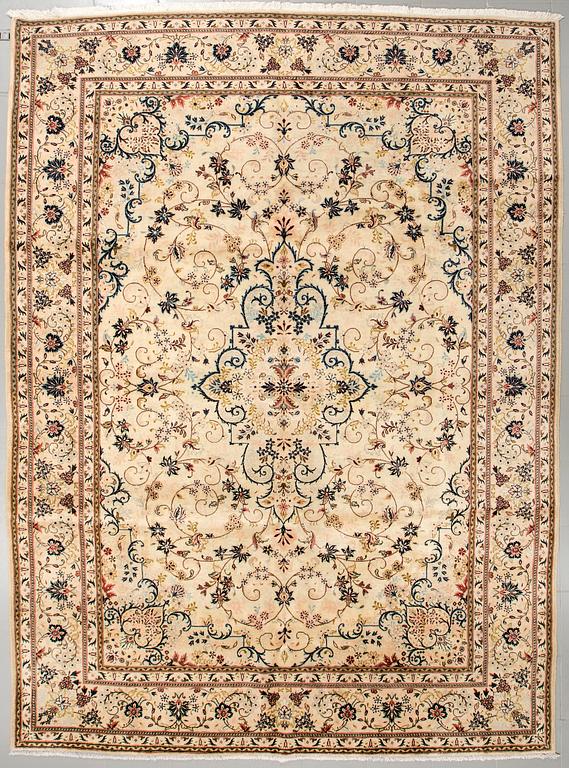 A KESHAN RUG, 340 x 252 cm.