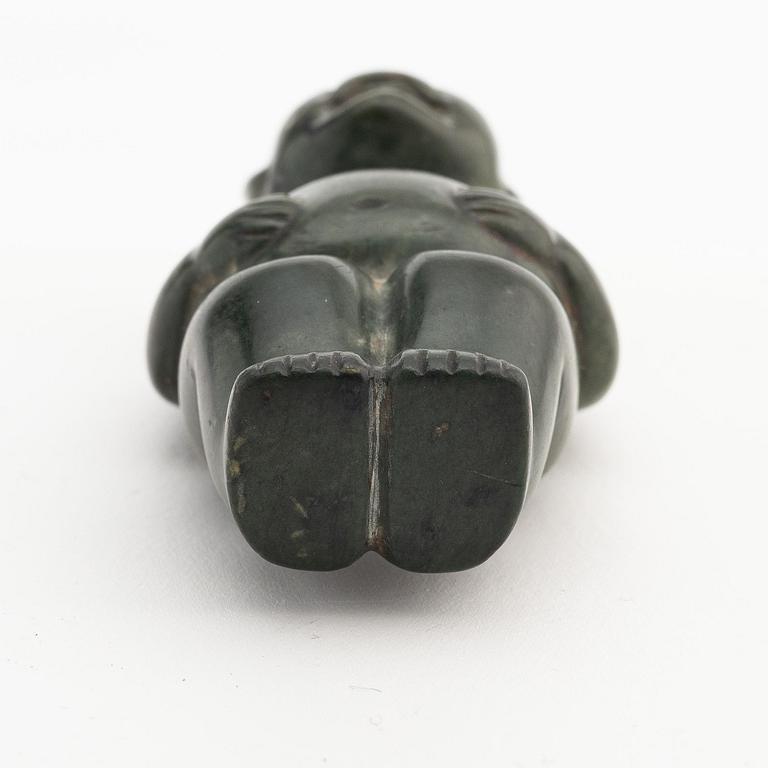 Figurin, grön sten, troligen Olmekisk 2500 f.Kr-250 e.Kr.