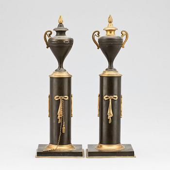 CASSOLETTER, ett par, empirestil, tidigt 1900-tal.